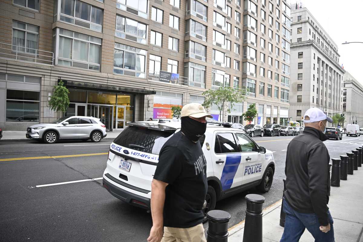 ICE agents seize immigrants inside Manhattan federal building housing immigration court 2 federal police car on a street