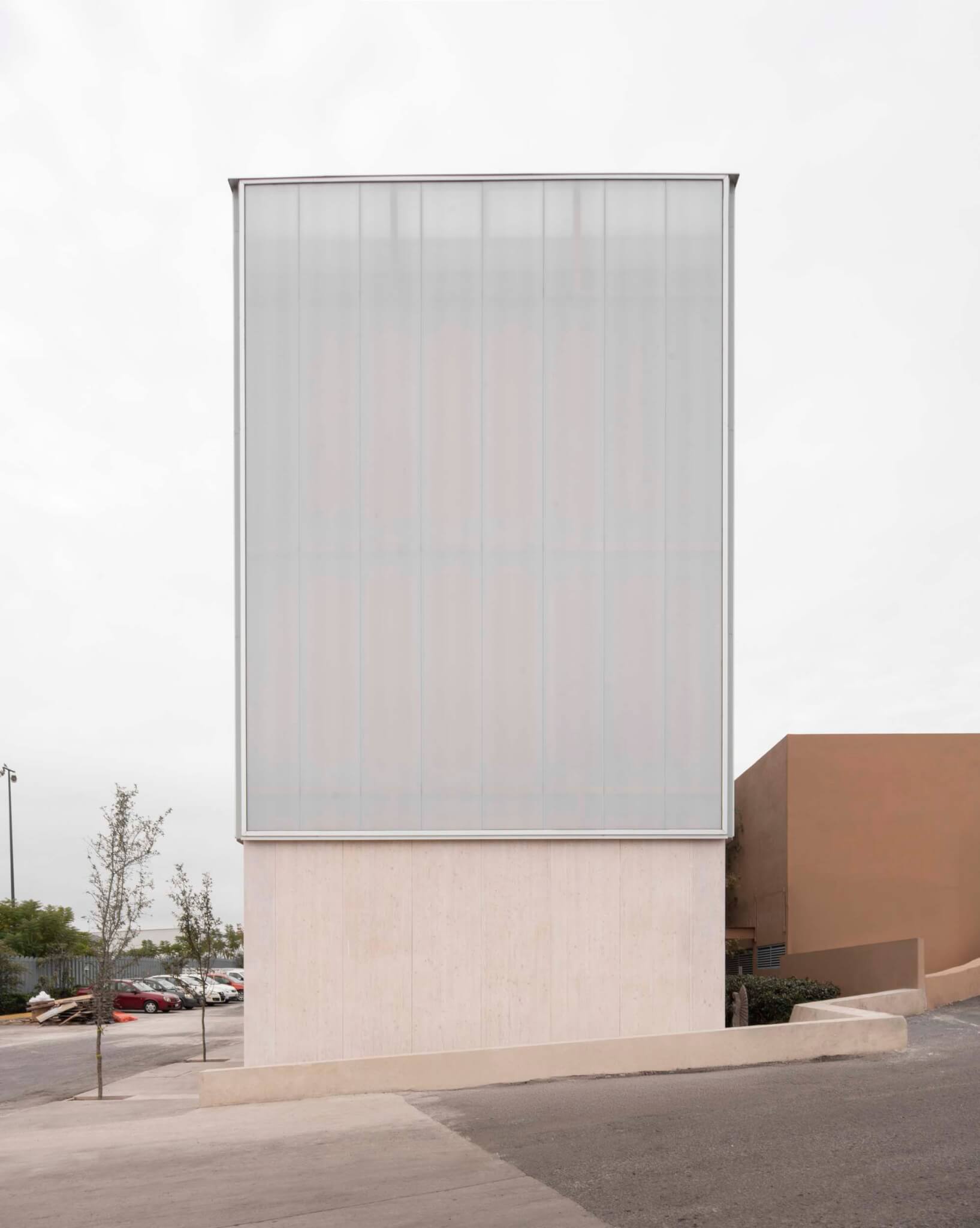 Pérez Palacios PPAA applied translucent facade to office building