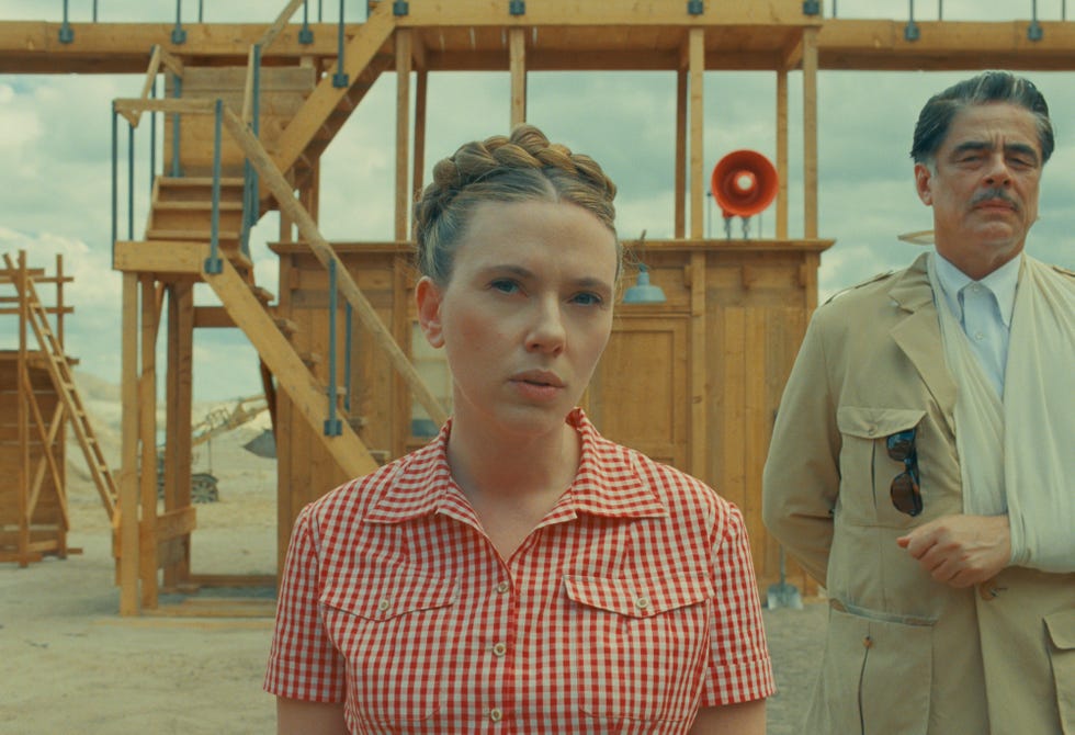 (l to r) scarlett johansson as cousin hilda and benicio del toro as zsa zsa korda in director wes anderson's the phoenician scheme, a focus features release. credit: courtesy of tps productions/focus features © 2025 all rights reserved.