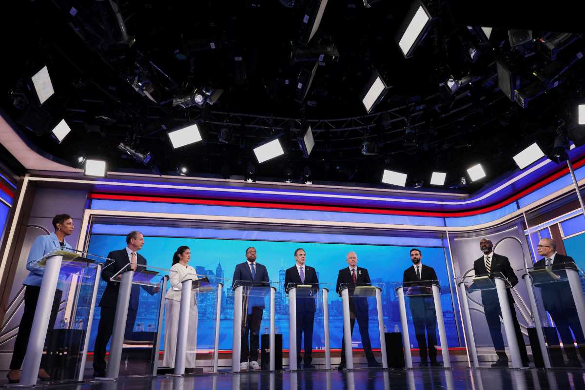 NYC Mayor's Race: Rivals rip into frontrunner Cuomo during first Democratc primary debate 2 Democratic mayoral candidates on debate stage