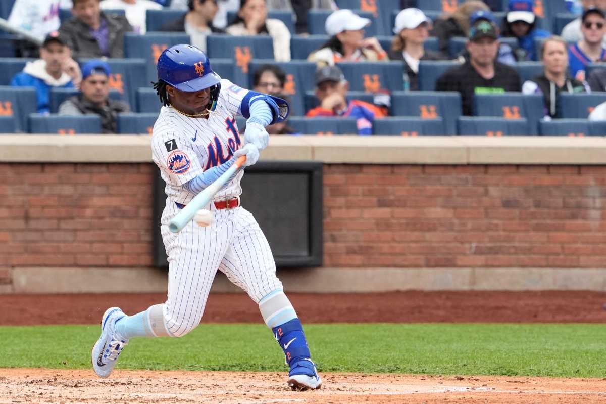 Mets swept by Rays as pitching whimpers, offense goes cold 2 Mets player swings bat and hits single