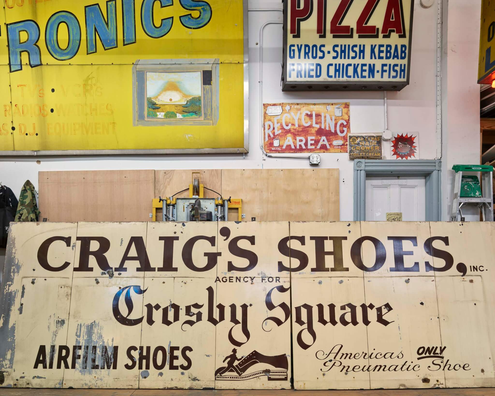 signs for shoes
