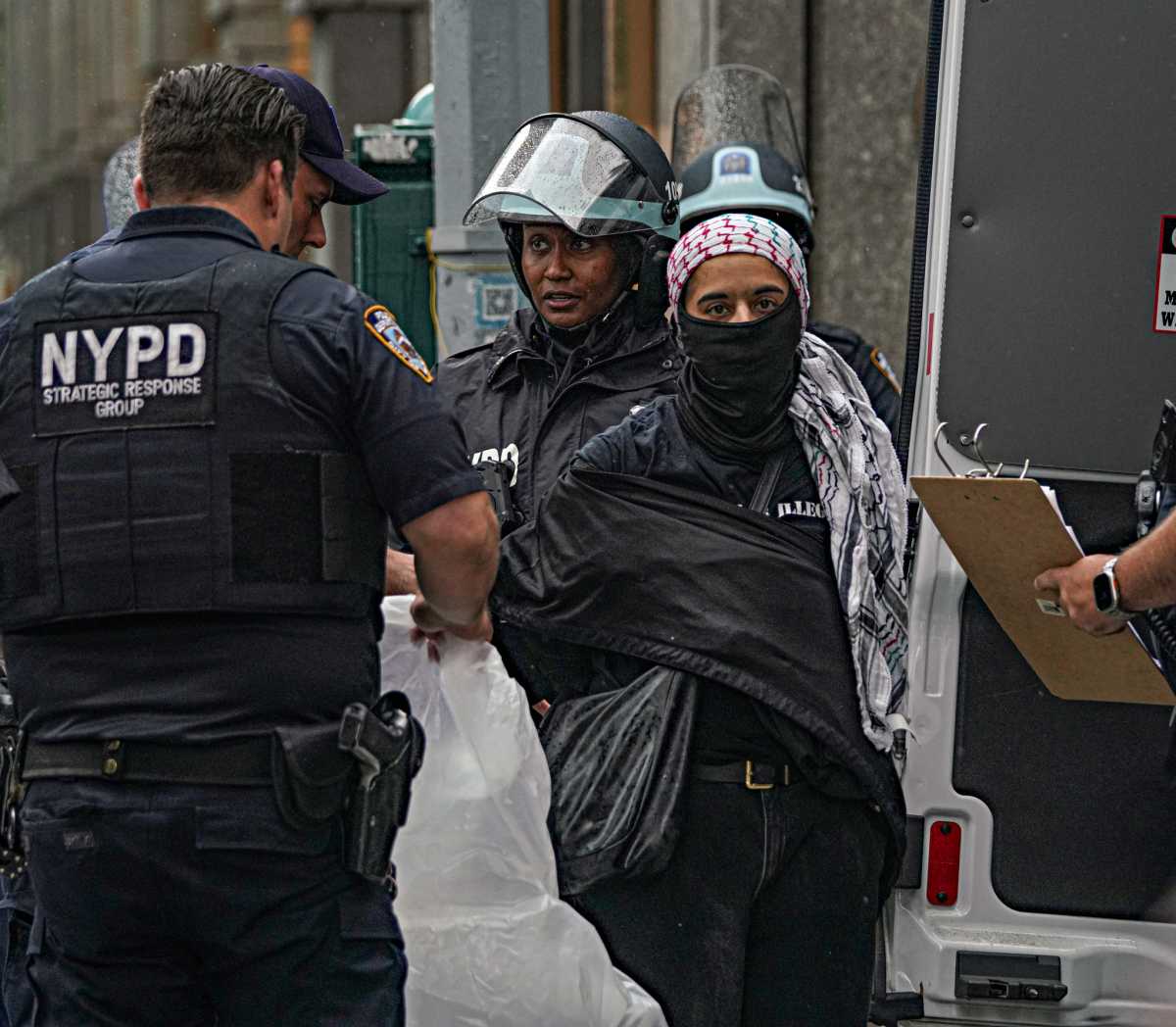 At least 10 people cuffed protesting ICE in Lower Manhattan following No Kings protest 7