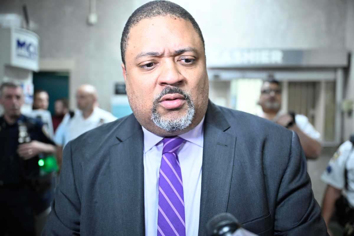 Suspect behind Manhattan Criminal Court stabbing held without bail: DA 2 Manhattan District Attorney Alvin Bragg.