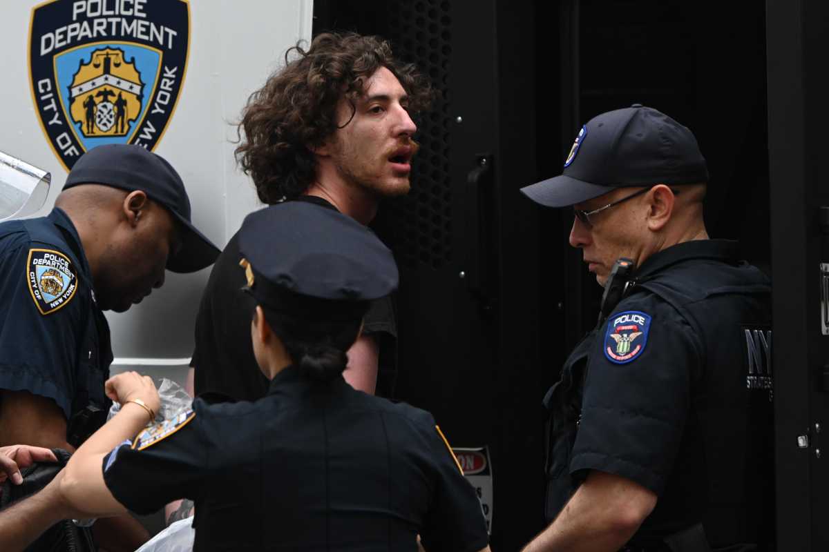 At least 10 people cuffed protesting ICE in Lower Manhattan following No Kings protest 6