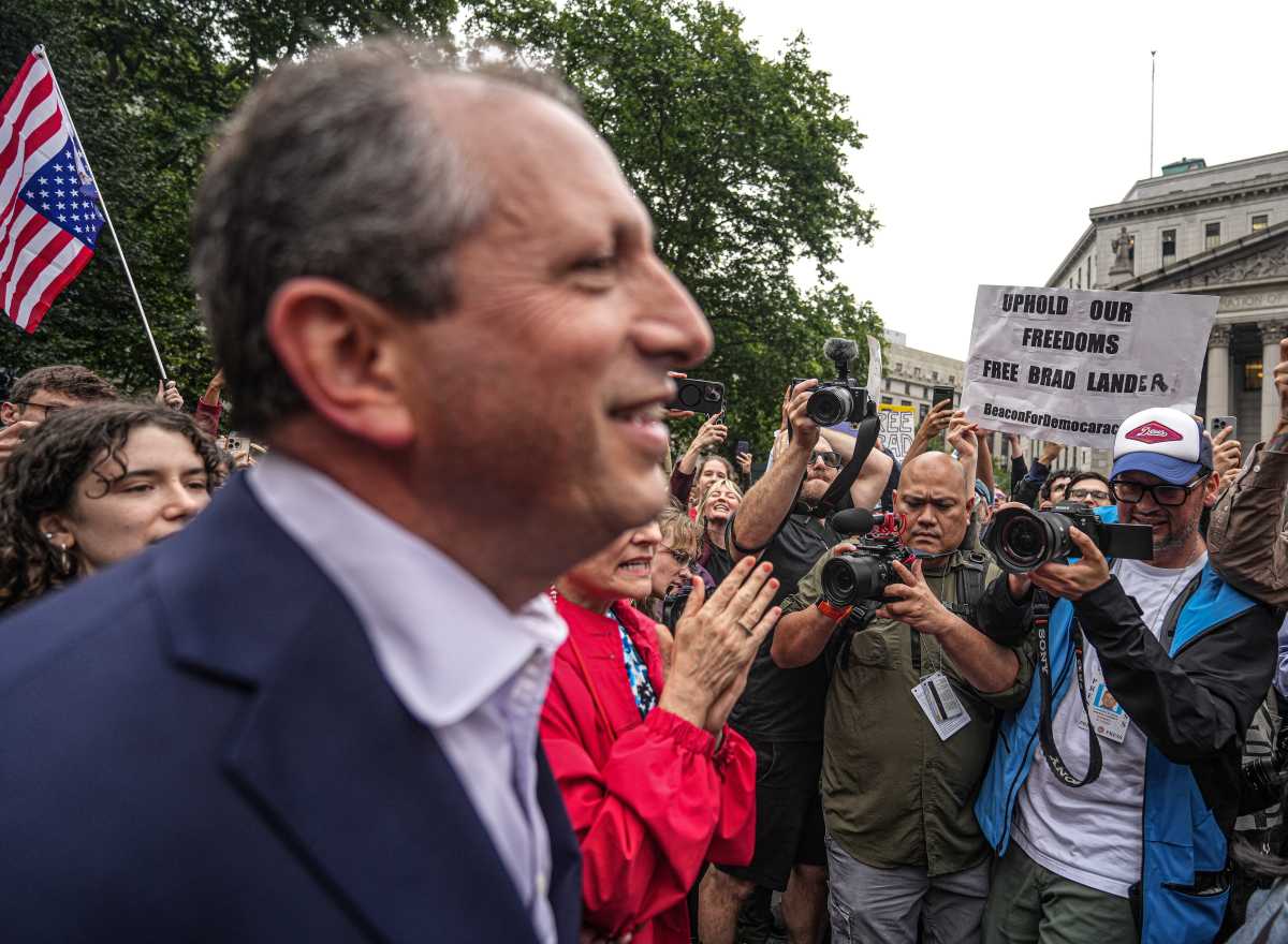Brad Lander freed after feds drop charges hours after his dramatic arrest in ICE court 2