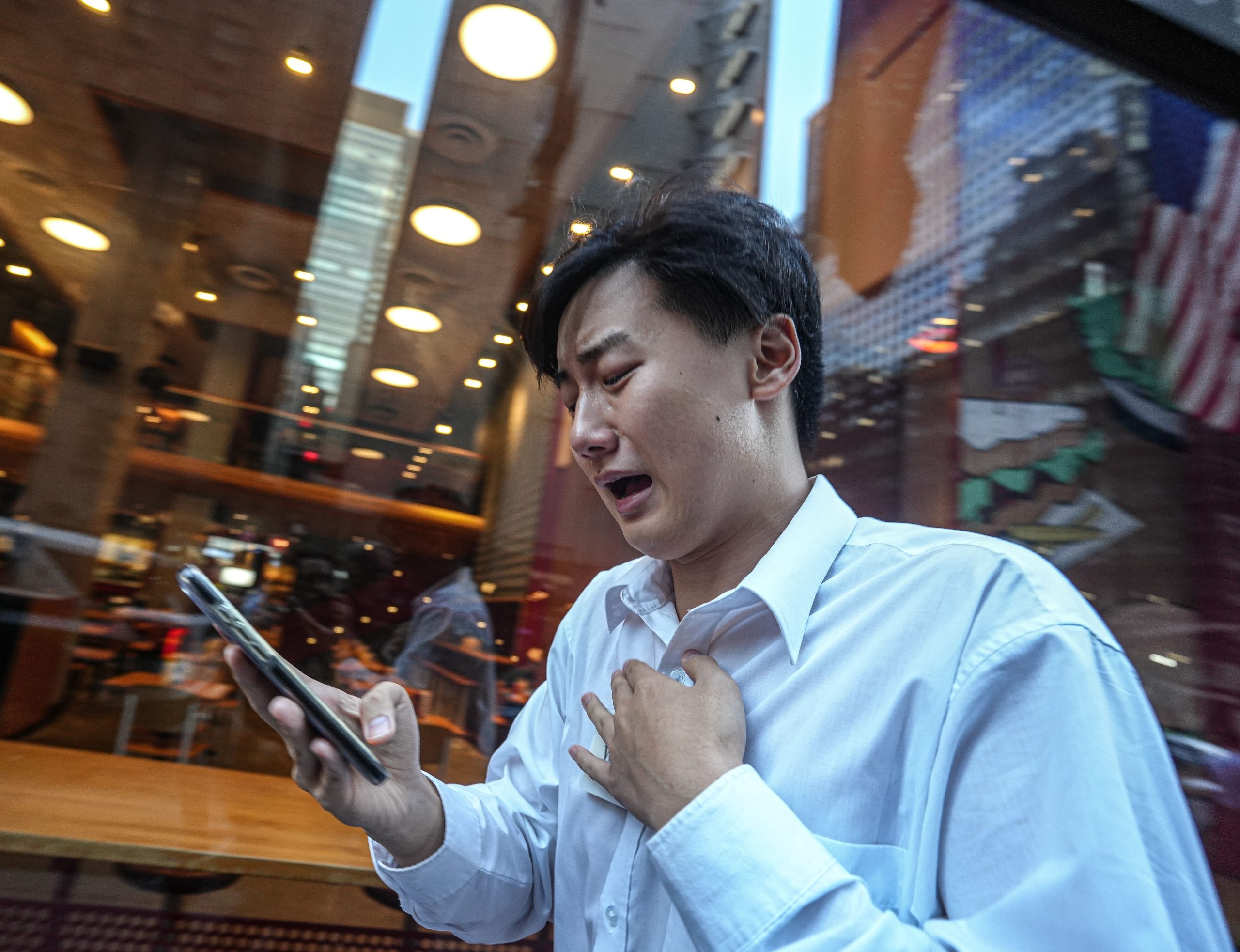 MIDTOWN MASS SHOOTING: Five people, including gunman and cop, dead in office building rampage 14