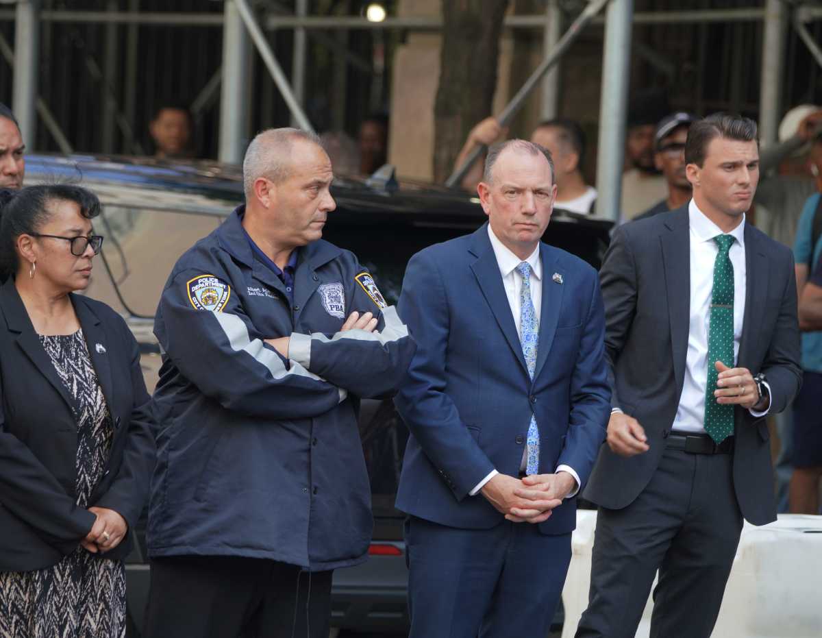 Body of slain Bronx cop killed in Midtown mass shooting released to his family as funeral rites begin 3