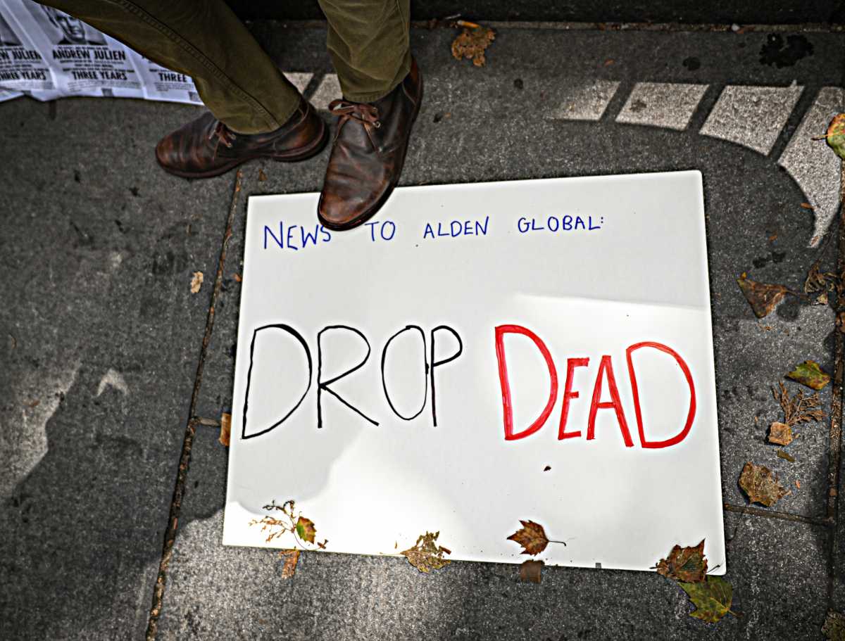 New York Daily News reporters demand 'living wages' from hedge fund owner at City Hall rally 7