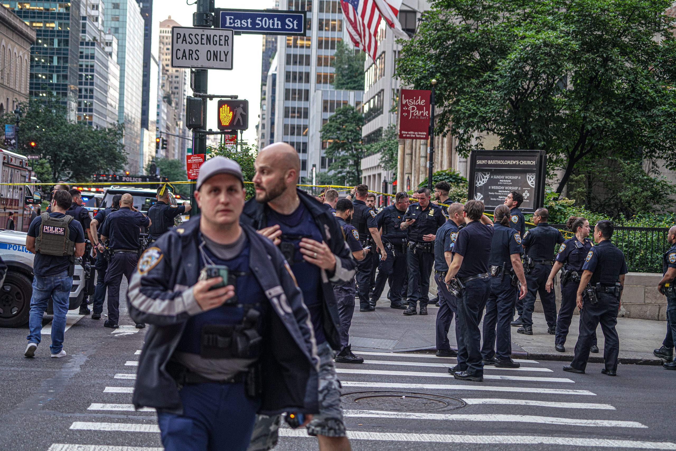MIDTOWN MASS SHOOTING: Five people, including gunman and cop, dead in office building rampage 8