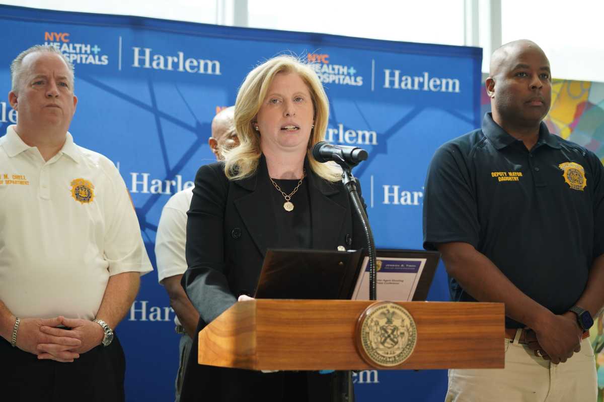 Mayor Adams rails against 'violent migrant' accused of shooting off-duty Border Patrol agent during Manhattan park robbery 3