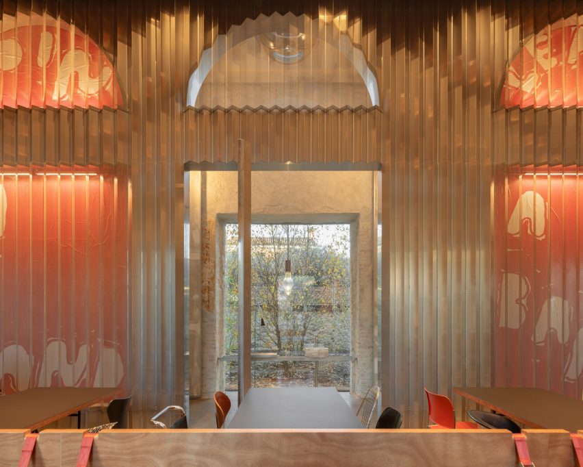 Corrugated walls in Caffè Nazionale