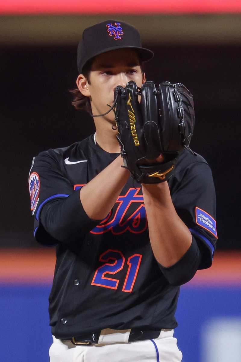 Jonah Tong makes a whale of a debut for Mets after speeding his way to The Show 2 Jonah Tong staring into his glove about to throw ball for Mets
