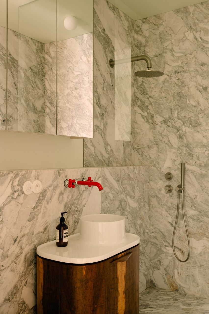 Marble bathroom by Mistovia