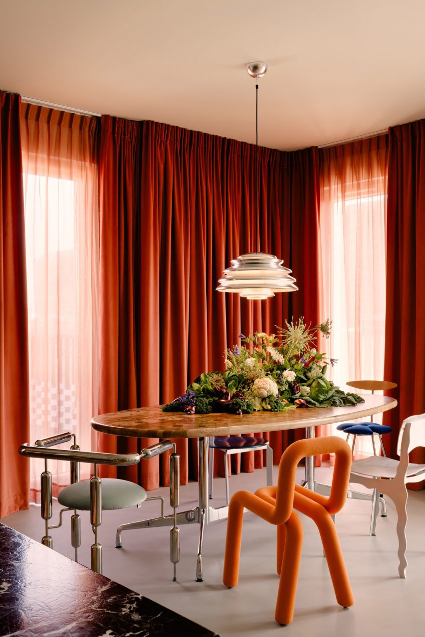 Veneered wooden dining table by Mistovia