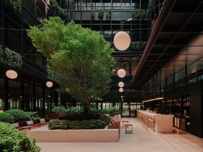 Courtyard of Telegraph Hotel