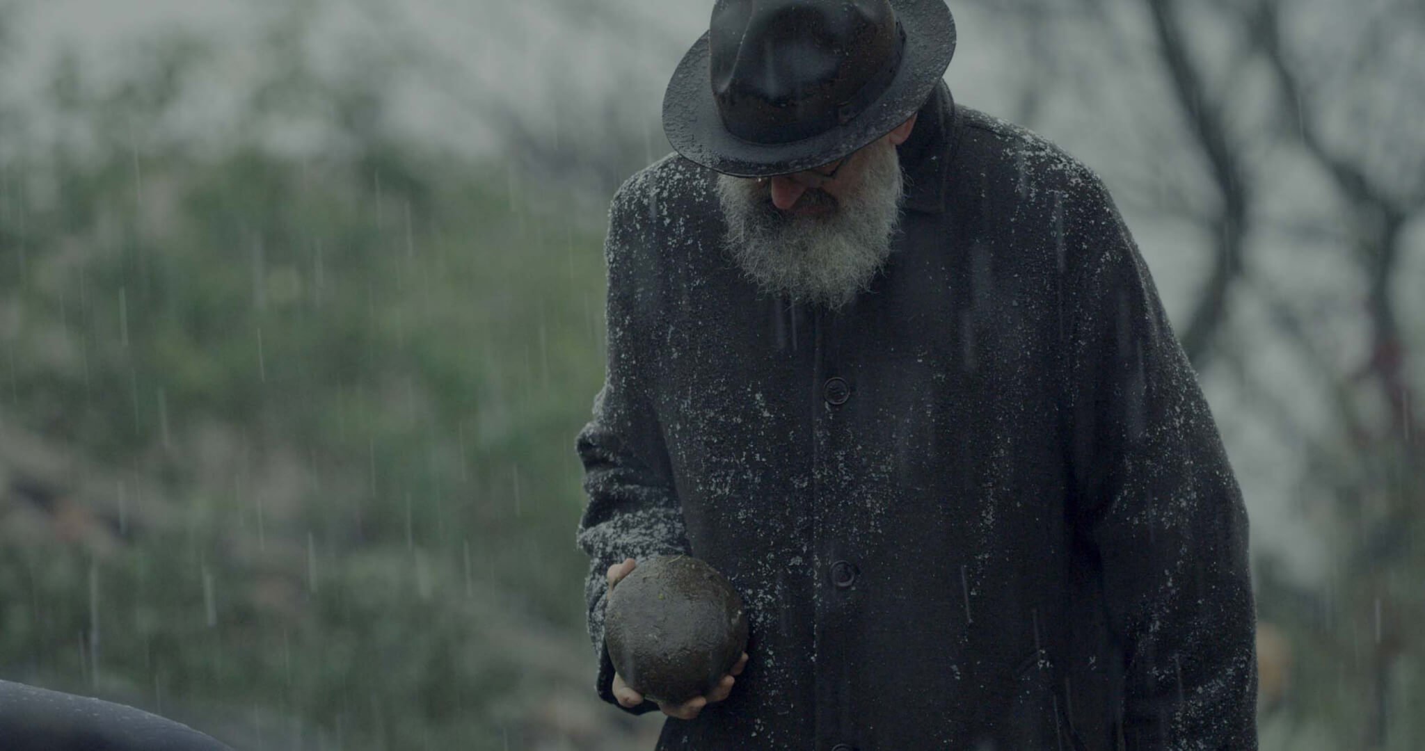 De Lucchi returns home to his garden in Lombardy in the film Architecton 