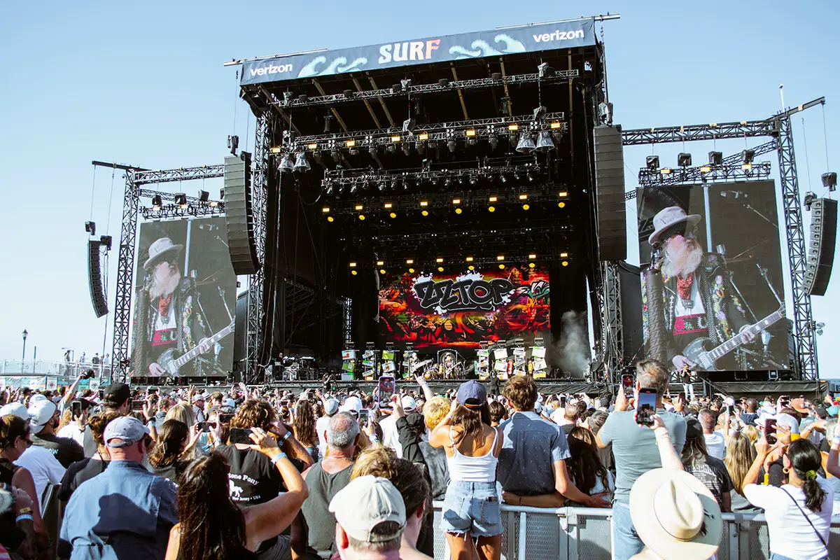 zz top and crowd at sea.hear.now music festival in asbury park