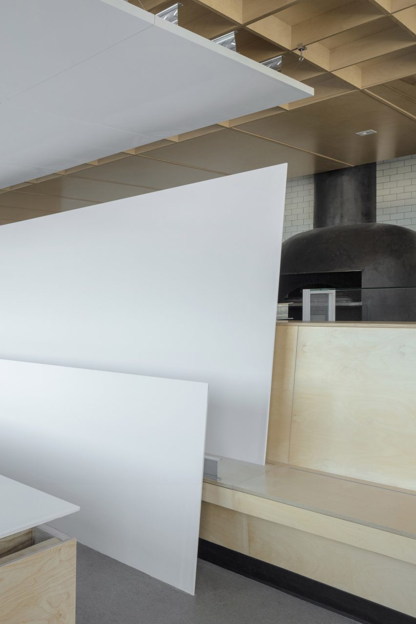 Modular white wall gallery space