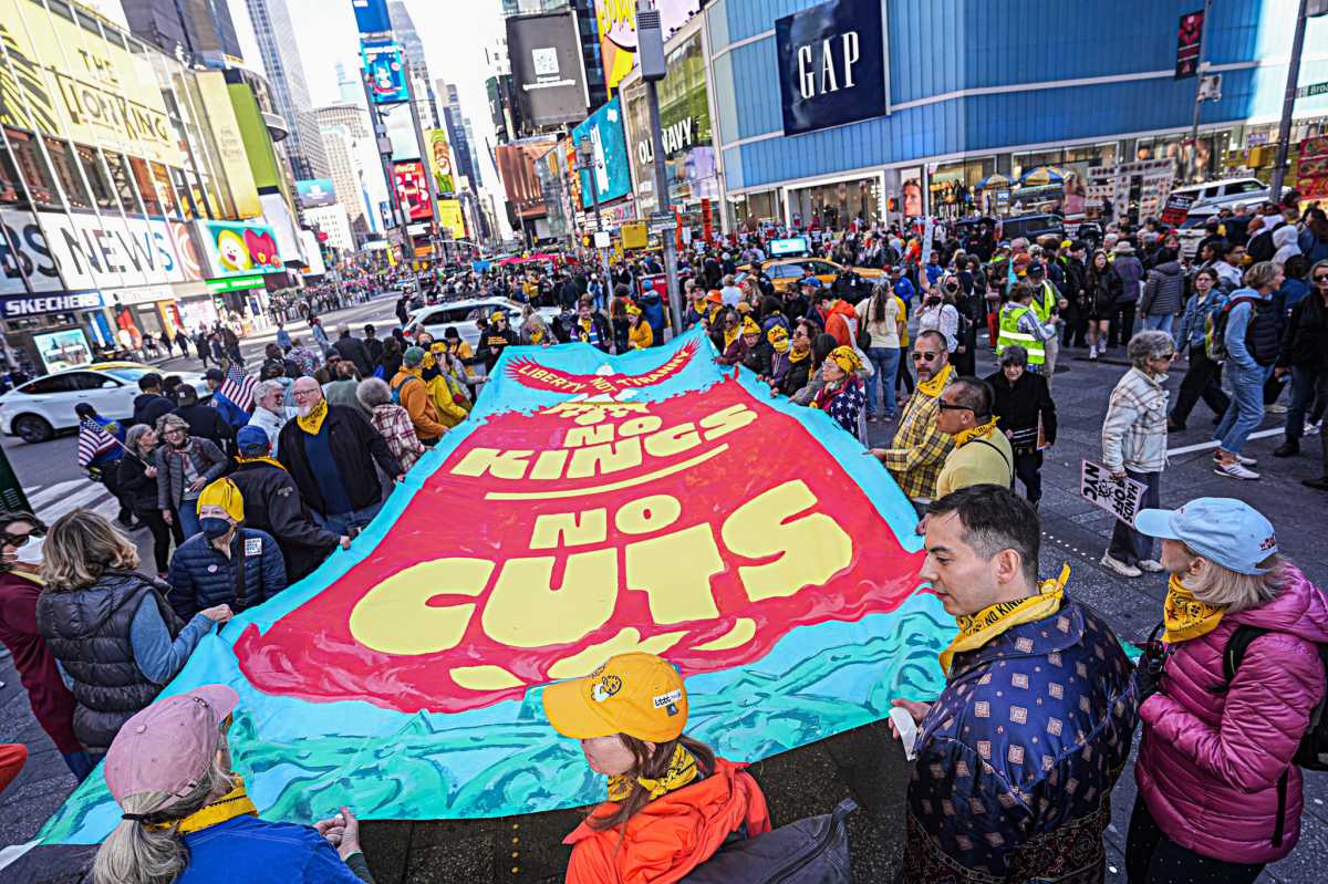 ‘No Kings’ march in NYC sees more than 100,000 marchers speak out against Trump, no arrests or disruptions 11