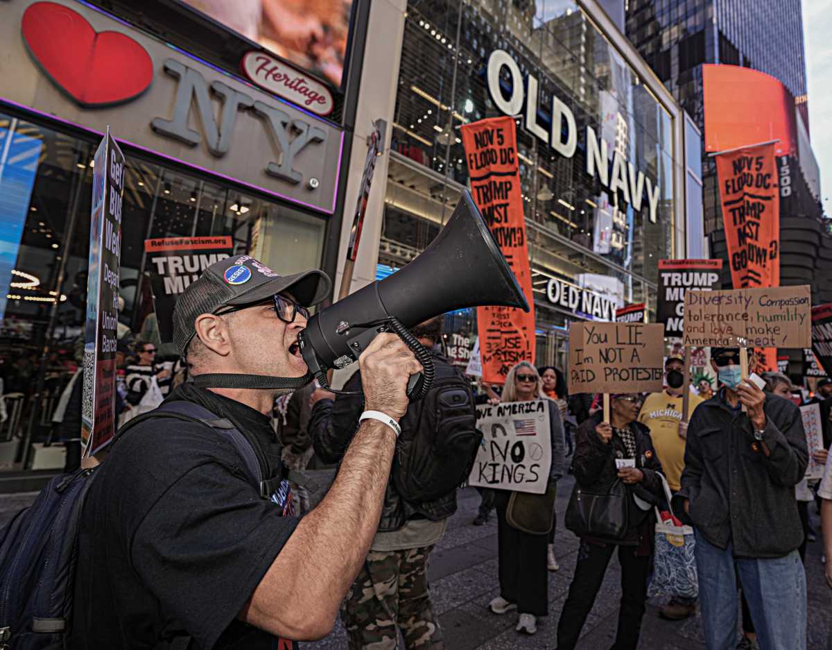 ‘No Kings’ march in NYC sees more than 100,000 marchers speak out against Trump, no arrests or disruptions 13