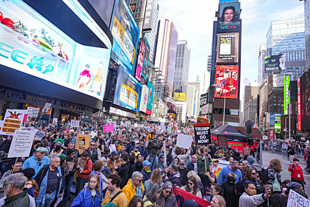 ‘No Kings’ march in NYC sees more than 100,000 marchers speak out against Trump, no arrests or disruptions 7