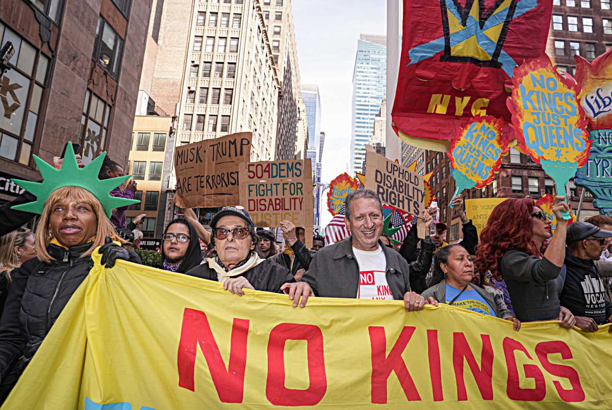 ‘No Kings’ march in NYC sees more than 100,000 marchers speak out against Trump, no arrests or disruptions 5