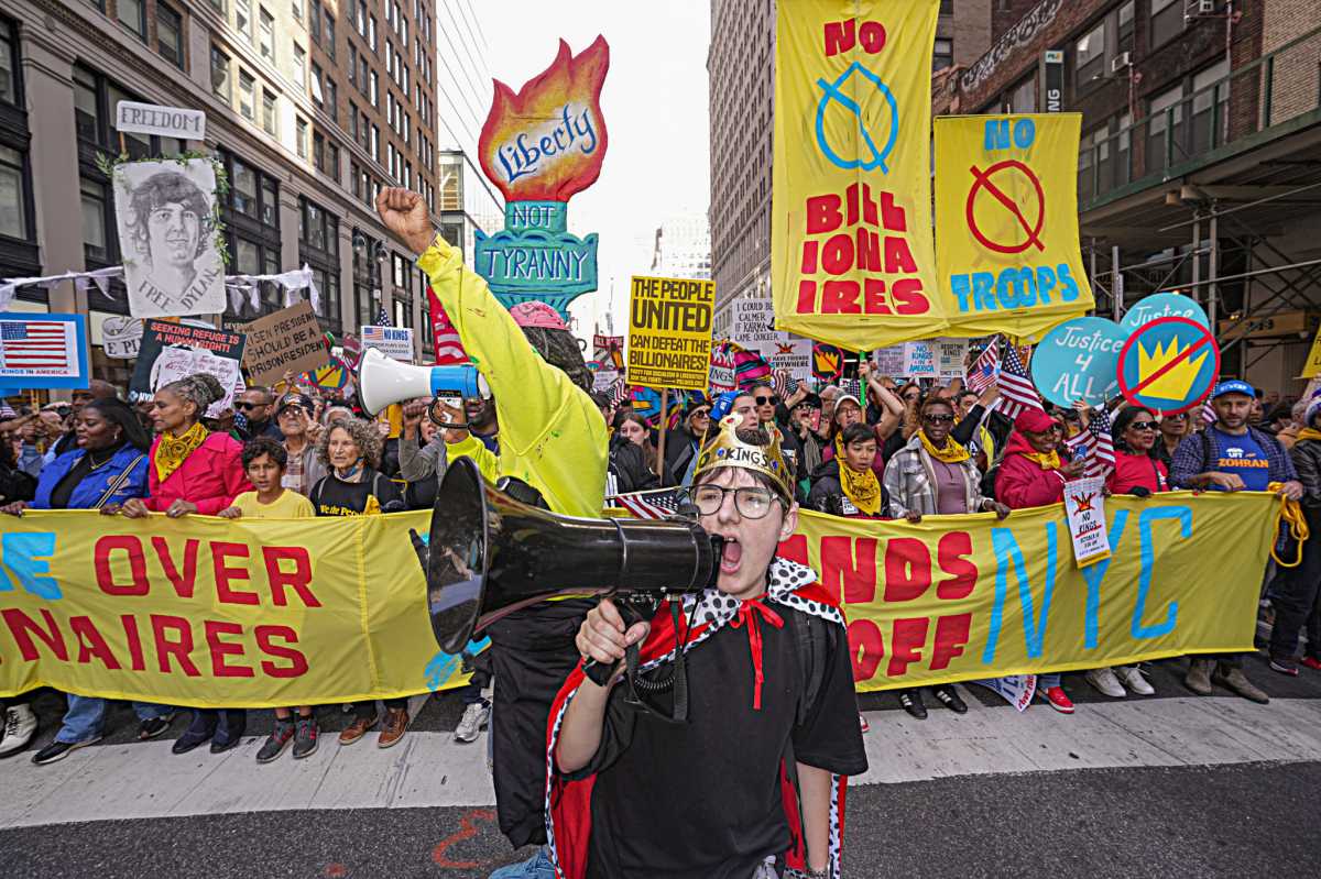 ‘No Kings’ march in NYC sees more than 100,000 marchers speak out against Trump, no arrests or disruptions 10