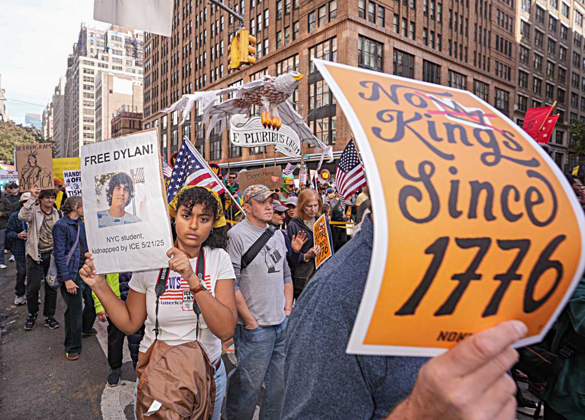 ‘No Kings’ march in NYC sees more than 100,000 marchers speak out against Trump, no arrests or disruptions 4