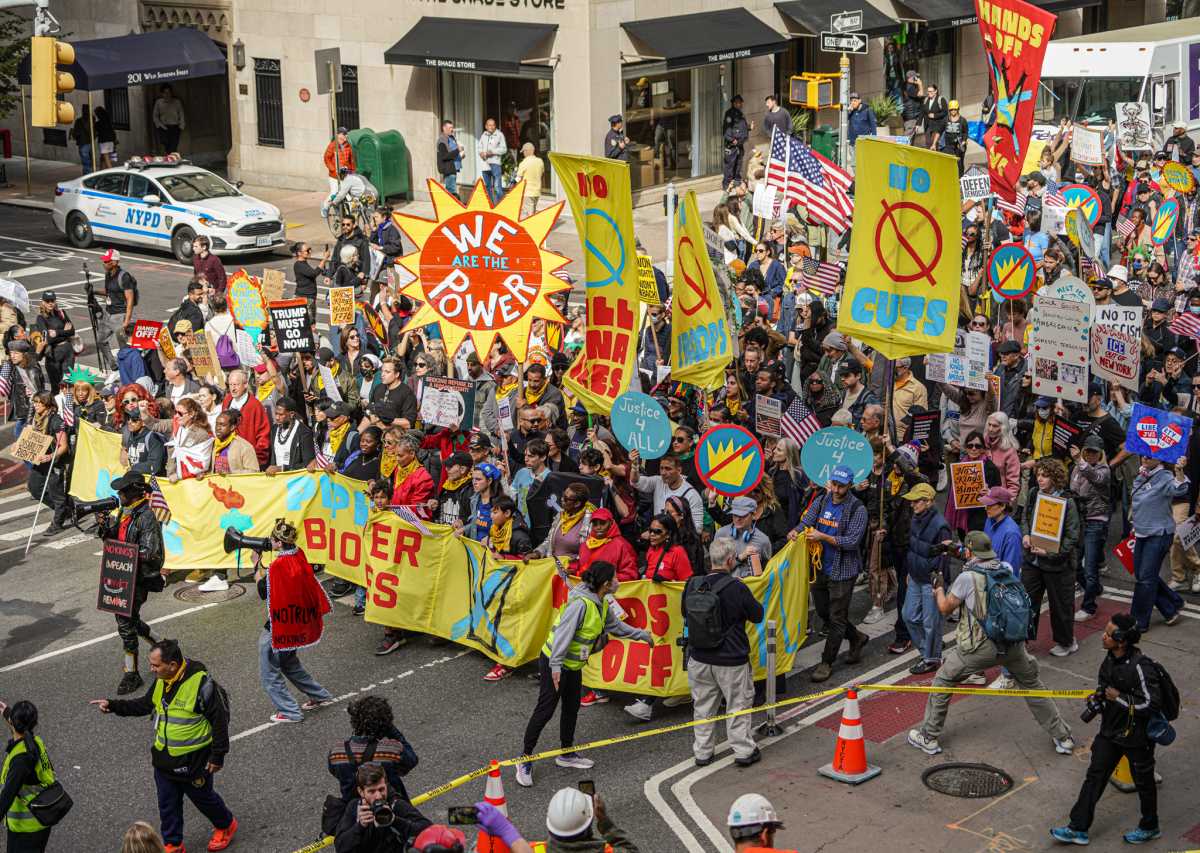 ‘No Kings’ march in NYC sees more than 100,000 marchers speak out against Trump, no arrests or disruptions 16
