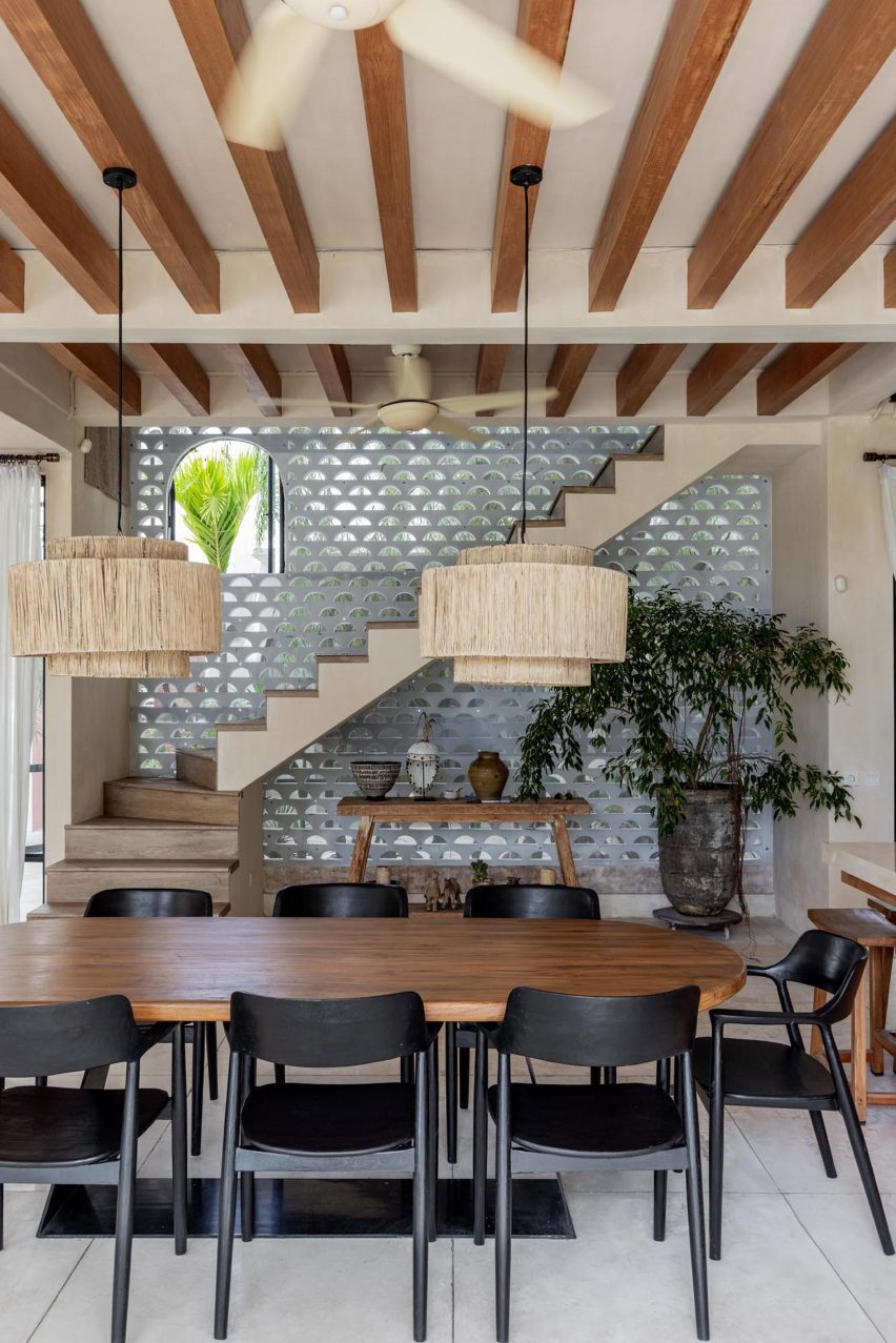 Dining table in Bi Design House in Bali