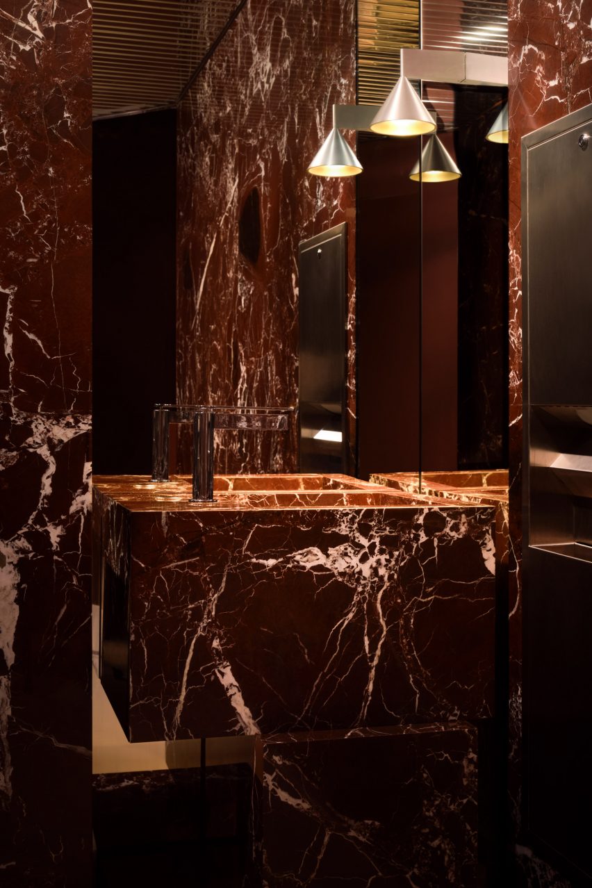 Bathroom with cherry marble and stainless steel details