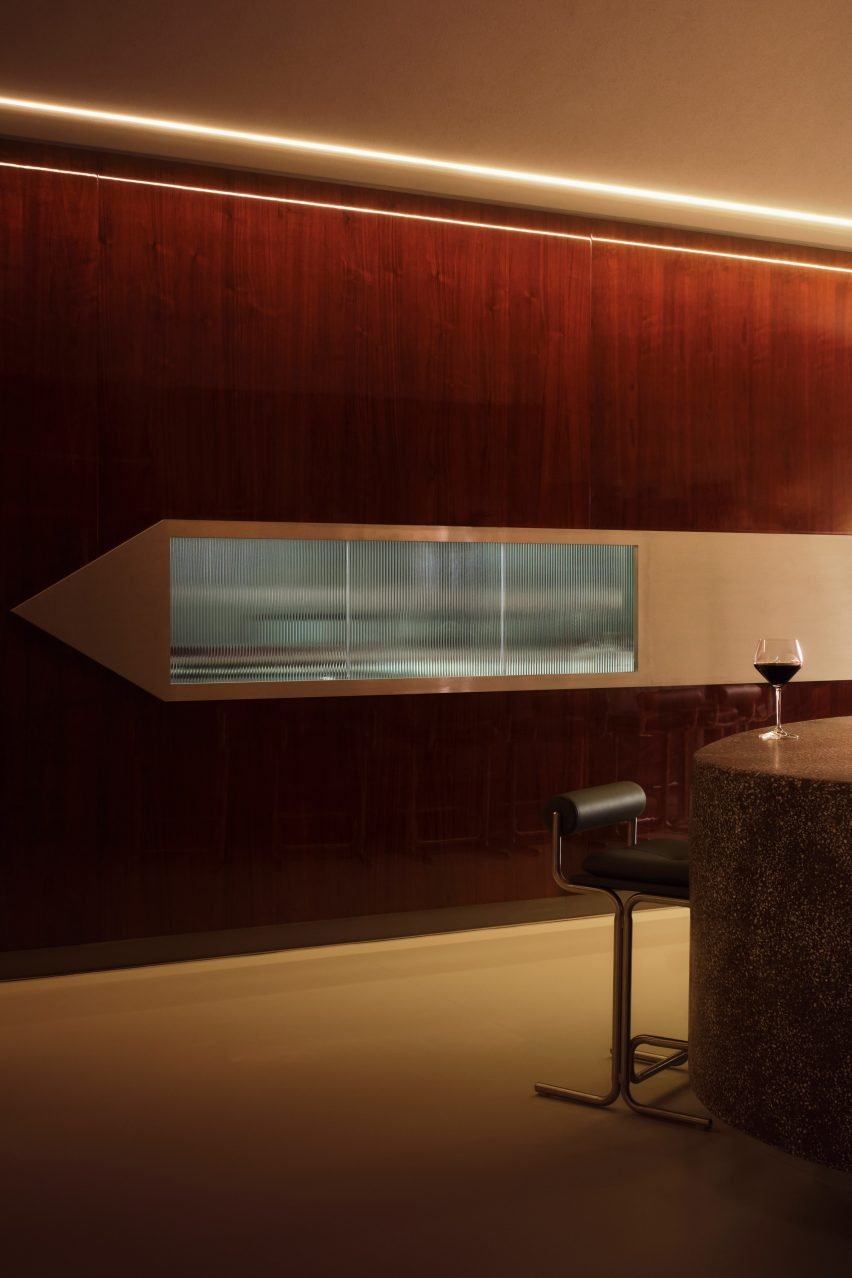 Stainless steel and textured glass window feature