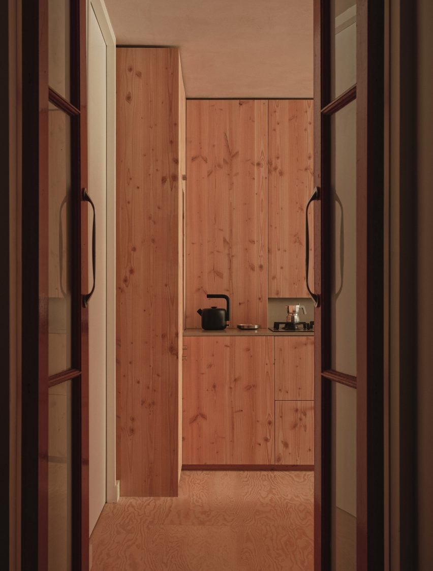 Douglas fir kitchen by EBBA Architects