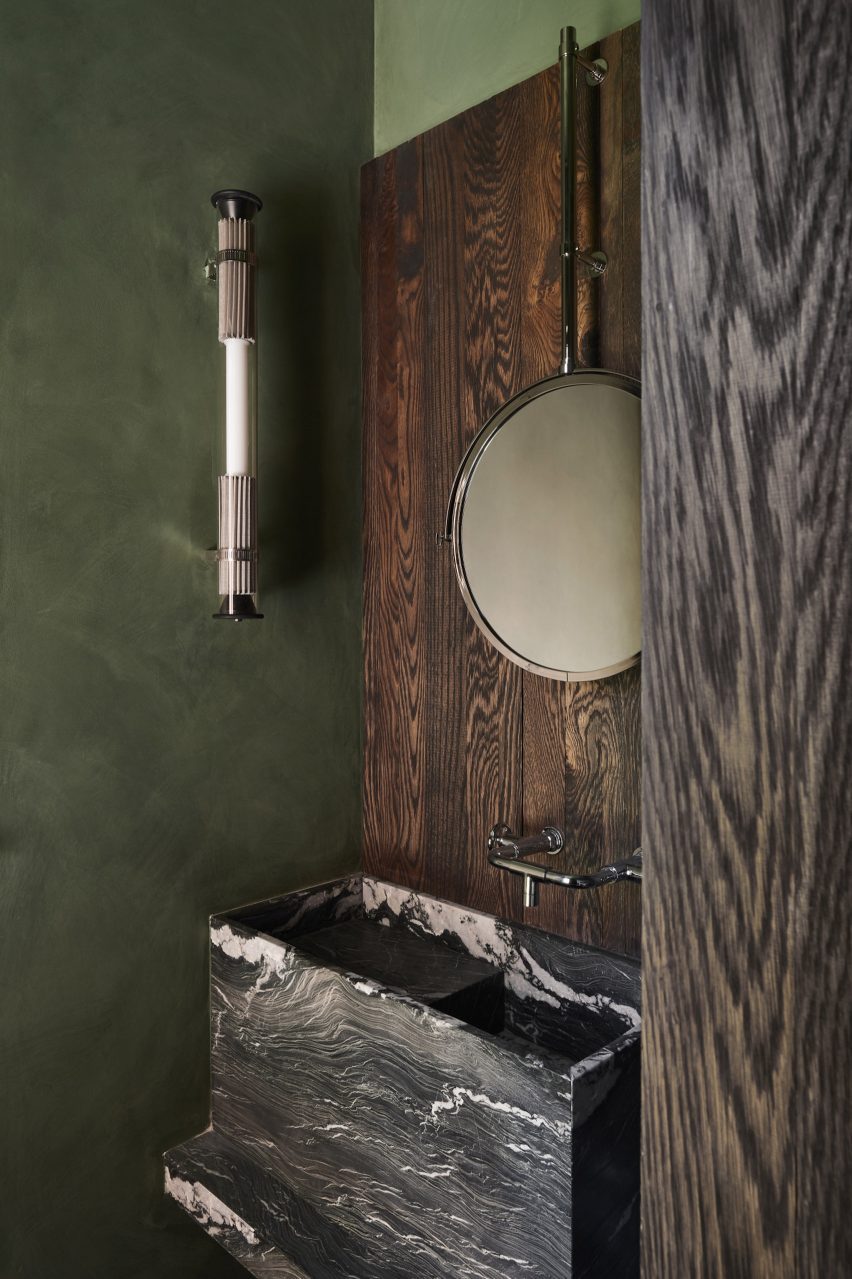 Bathroom interior of Tembo Tembo lodge by Studio Asai