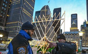 Hanukkah celebrations continue in NYC despite antisemitic terrorist attack in Australia