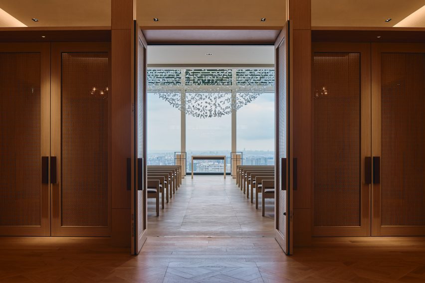 Wedding chapel of Fairmont Tokyo hotel by BAR Studio
