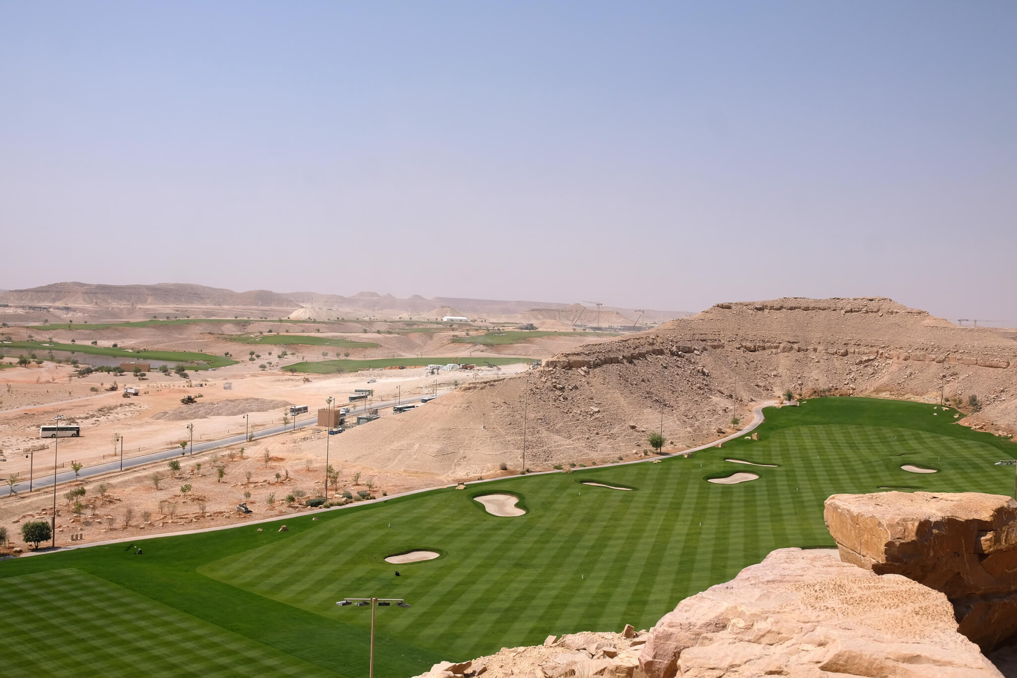 Wadi Safar golf course, cliffs