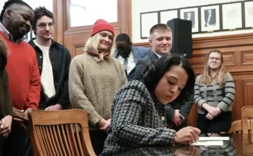 Mayor Dorcey Applyrs Signs First Executive Order Focused on Rejuvenating Albany’s Nightlife