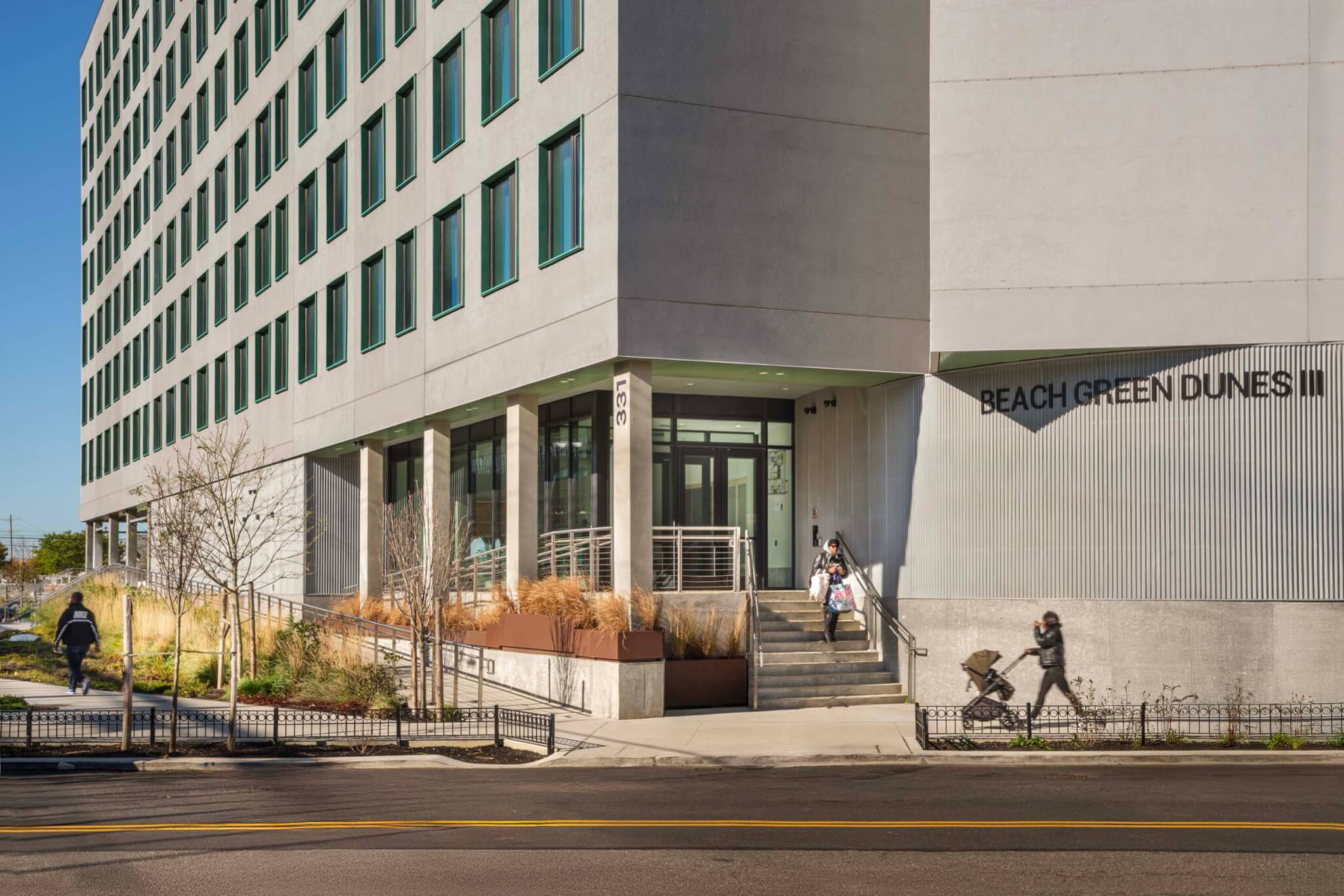 facade of Beach Green Dunes III by bernheimer architecture 