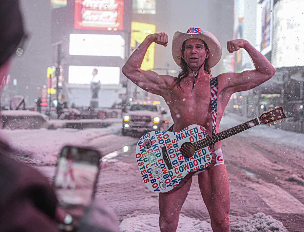 NYC BLIZZARD: See how New Yorkers managed the big snowstorm, then reveled in it 32