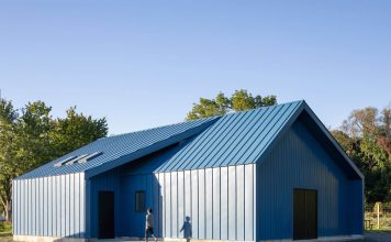 Mago Architecture, Syracuse University students, and Auburn University faculty complete pro bono market shed for Brady Farm