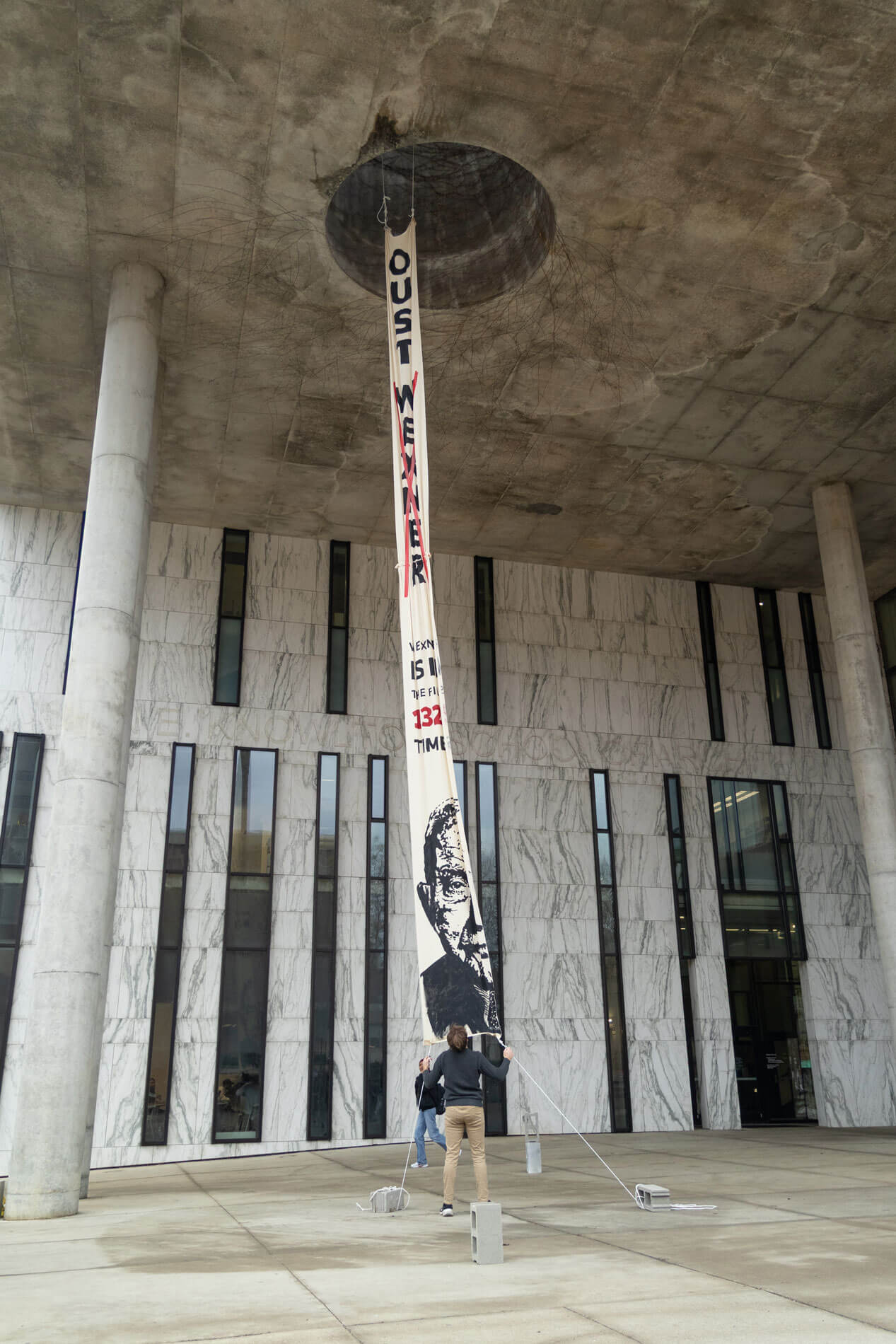 banner demanding les wexner name be removed