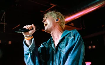 Flood Warnings Don’t Stop Fans from Seeing vaultboy in Syracuse